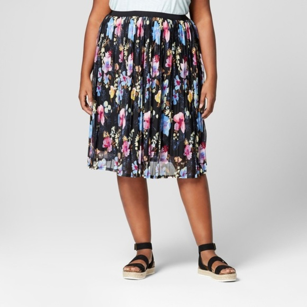 Ava & Viv Pleated Floral Skirt - Picture 2 of 4